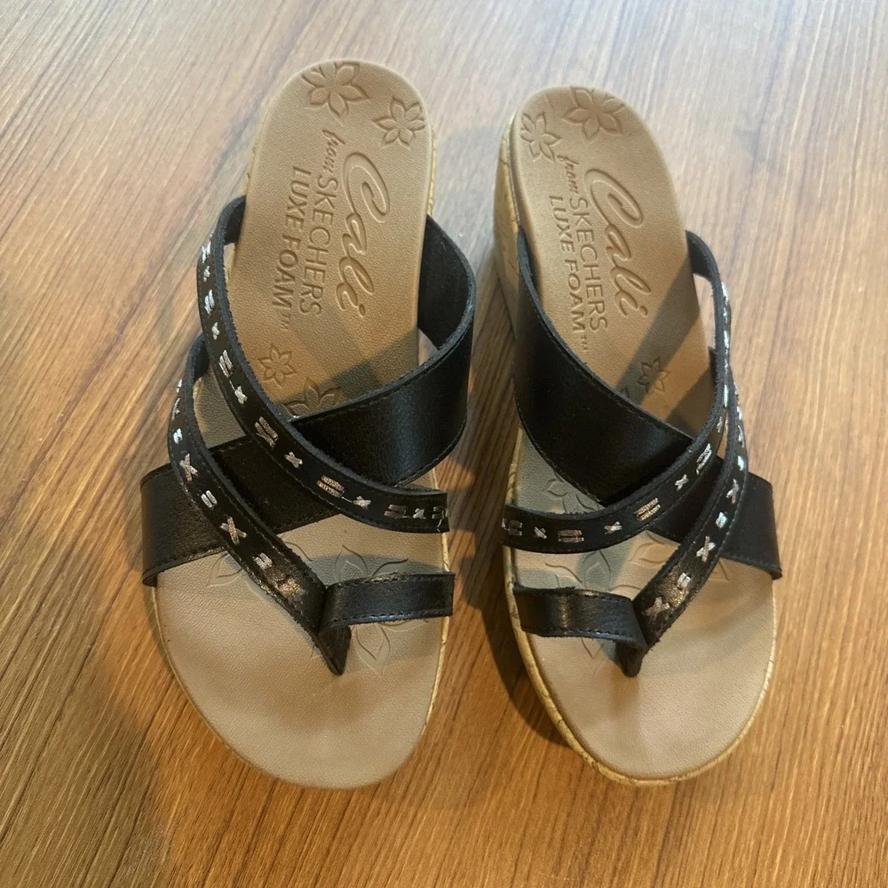NEW SKECHERS Cali Luxe Foam Wedge Sandals Womens Sz 8 Black 3